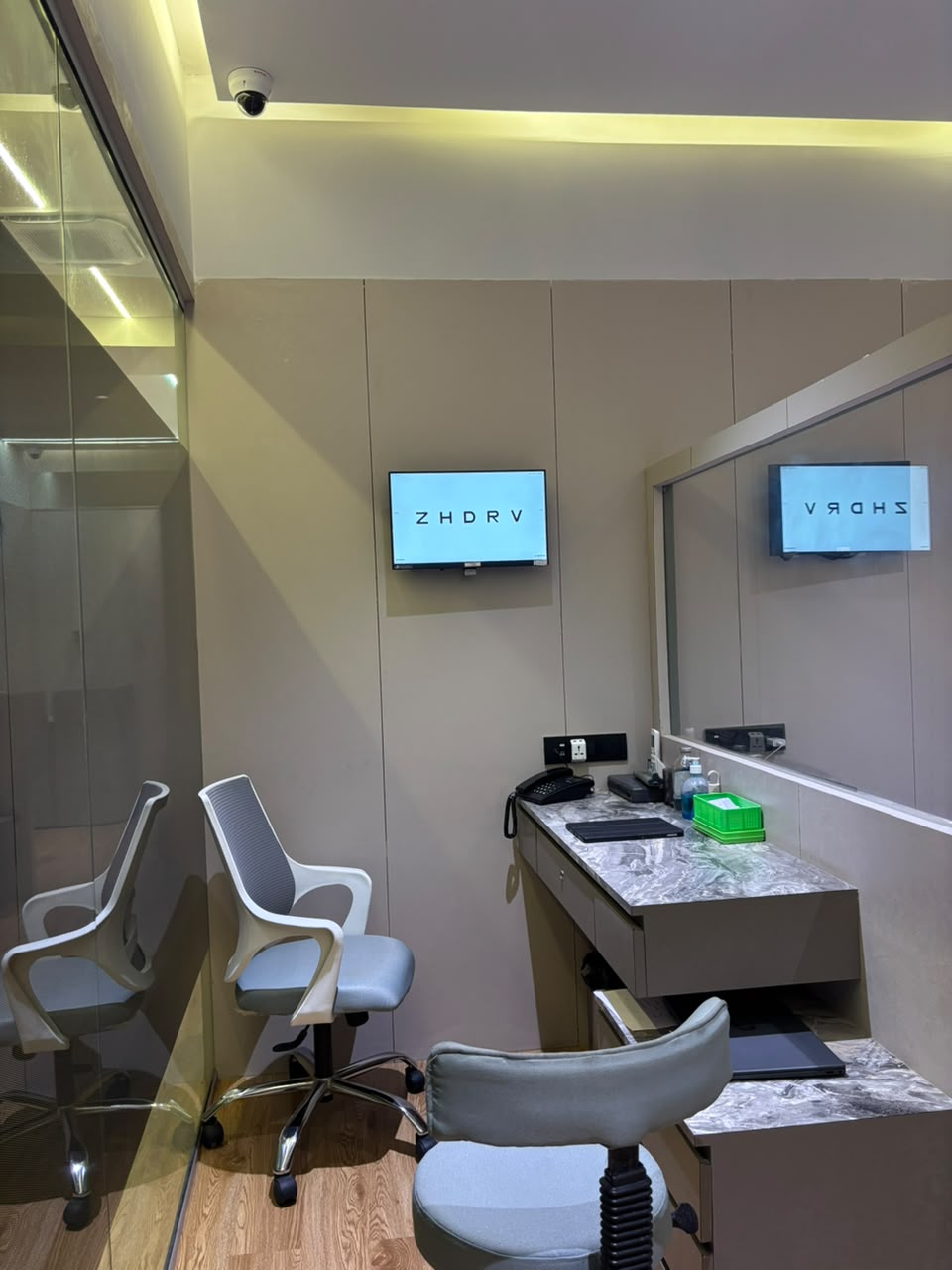 Patient-care environment at Aarav Eye Care Andheri West